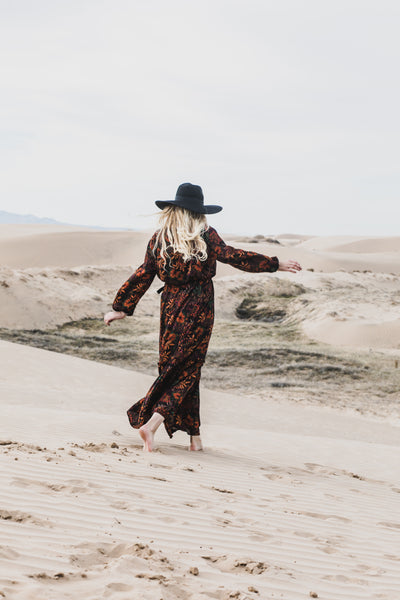 How to style 1 maxi dress, in 10+ different ways.